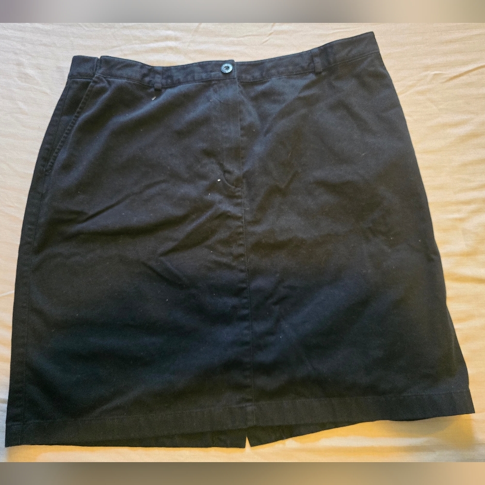 L.L. Bean Black Knee-Length Skirt for Work EUC, 18P